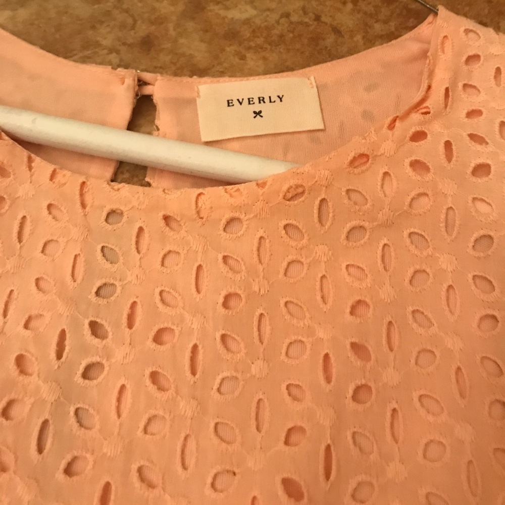 Peach eyelet shirt and shorts set - Picture 5 of 5